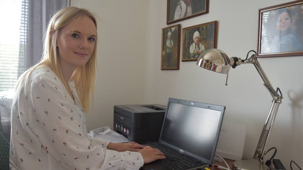 Amanda Karlsson, bördig från Vimmerby, driver en av landets populäraste poddar. Hon och kollegan Linnéa Bohlin gör varsitt avsnitt.