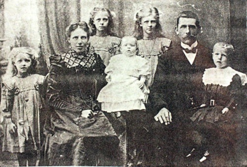 Hela familjen Andersson dog i katastrofen. Fr v Ebba, Alfrida, Sigrid, Ellis, Ingeborg, Axel och Sigvard.