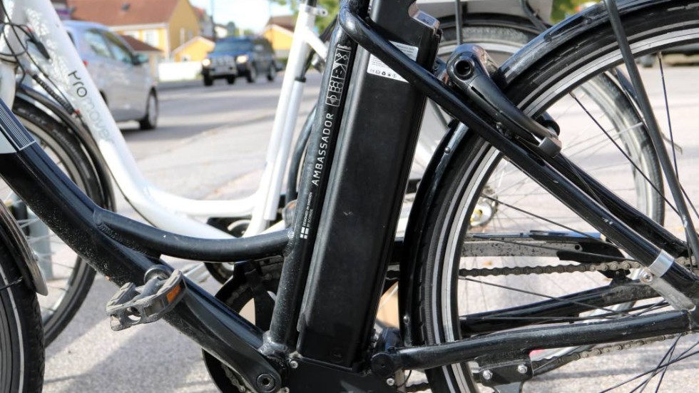 En tonåring hotades att lämna ifrån sig sin cykel.