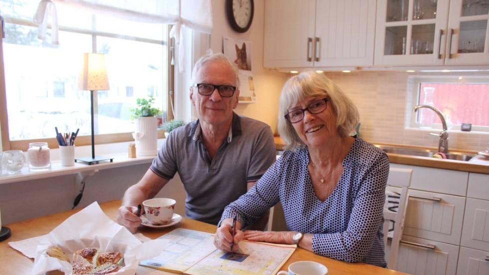 Under Hans och Ingrids fem månader i Sverige bor de i Ingrids hus i Hultsfred. De vill gärna fortsätta ha en fast punkt här hemma, där vardagen kan rulla på med korsord och elvakaffe bland annat.