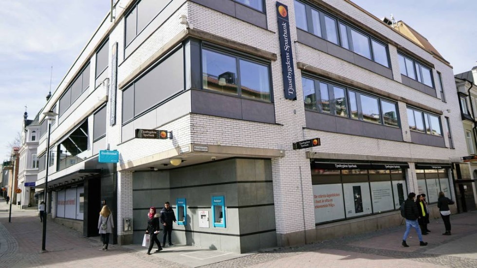 Tjustbygdens Sparbank har fått se sitt innehav i Swedbank minska kraftigt i värde.