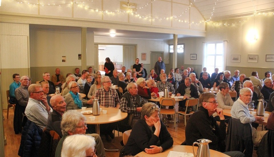 150 personer lyssnade på partiernas inställning till vindkraftparken mellan Horn och Hycklinge. Foto: Lars-Göran Bexell