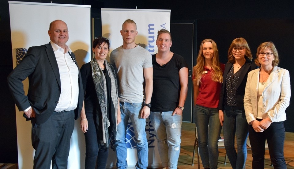 Fr.v. Johan Widerström, Ylva Wall, Simon Saanum, Kenny Hallén, Malin Eriksson, Frida Gustafsson samt Eva Torell. Foto: Morgan Karlsson