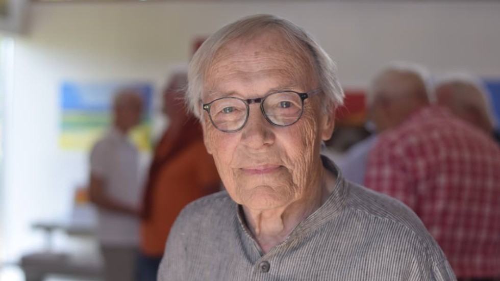 89-åriga Bertil Almlöf visar upp sina verk under hela juli.