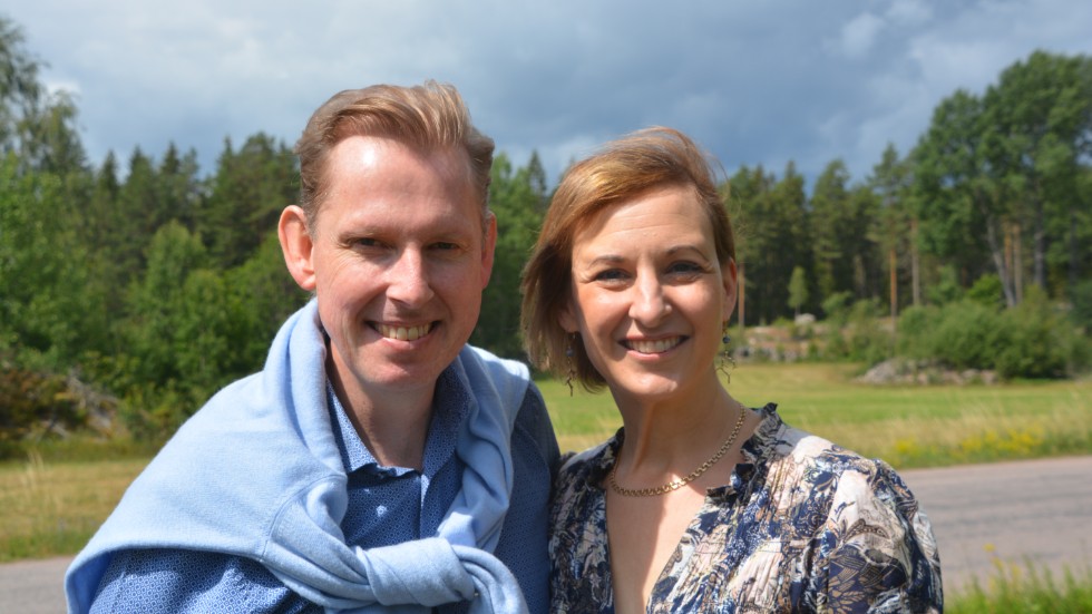 Makarna Gunnar och Sara Aldén träffades som utbytesstudenter 1993 i Frankrike. Två år senare kom Sara första gången till Gunnar Aldéns familjegård. 