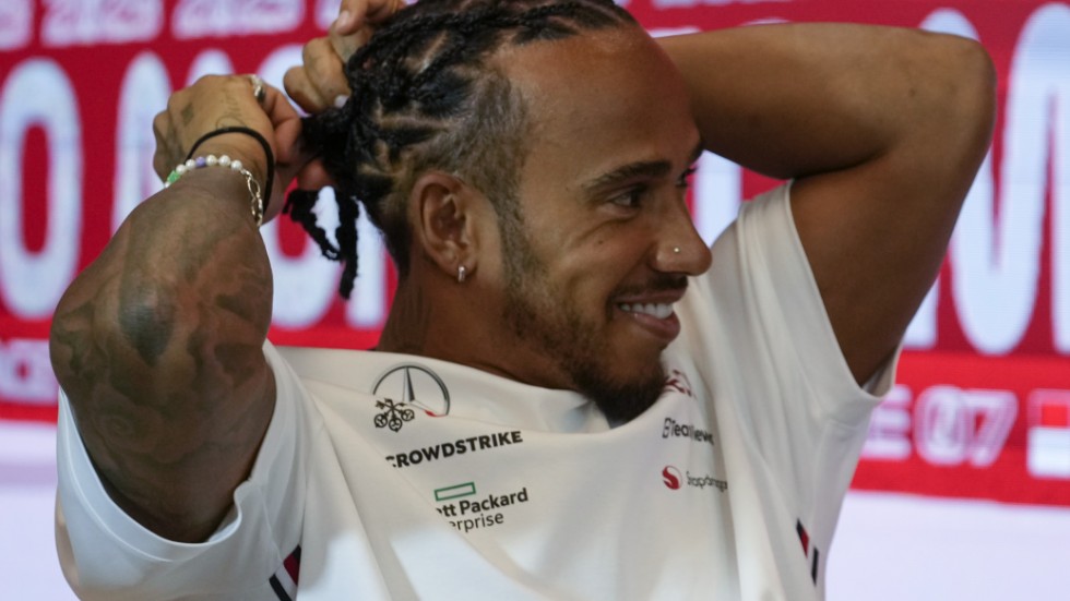 Lewis Hamilton är nöjd med både att nya kontraktet snart är klart och att uppdateringen av bilen är på plats.