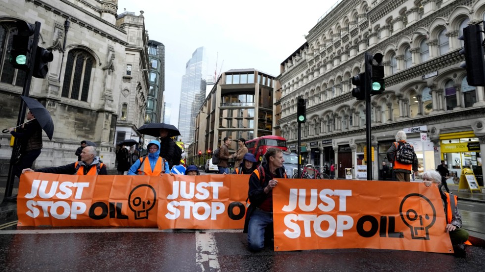Miljöaktivister från gruppen Just stop oil genomför protestaktioner i London. Arkivibld.
