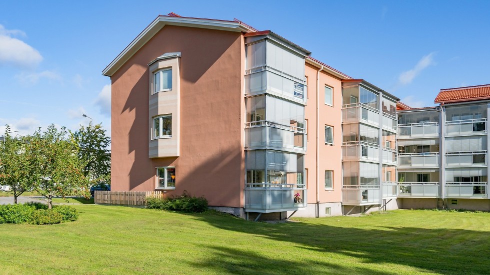 The apartment at Vallgatan 10A was sold for SEK 3,200,000.