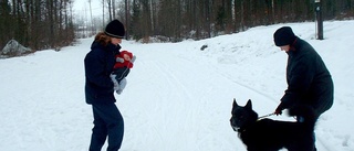 Folk trampar sönder skidspåren