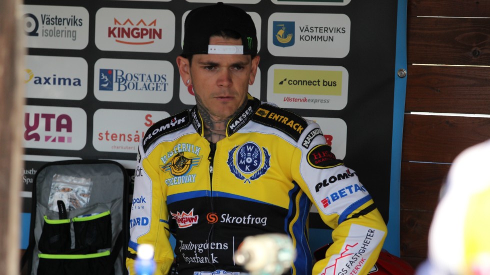 Tai Woffinden skulle ha kört för Västervik Speedway i onsdagens hemmamatch mot Dackarna. Efter lördagens krasch ser det inte ut att bli så.