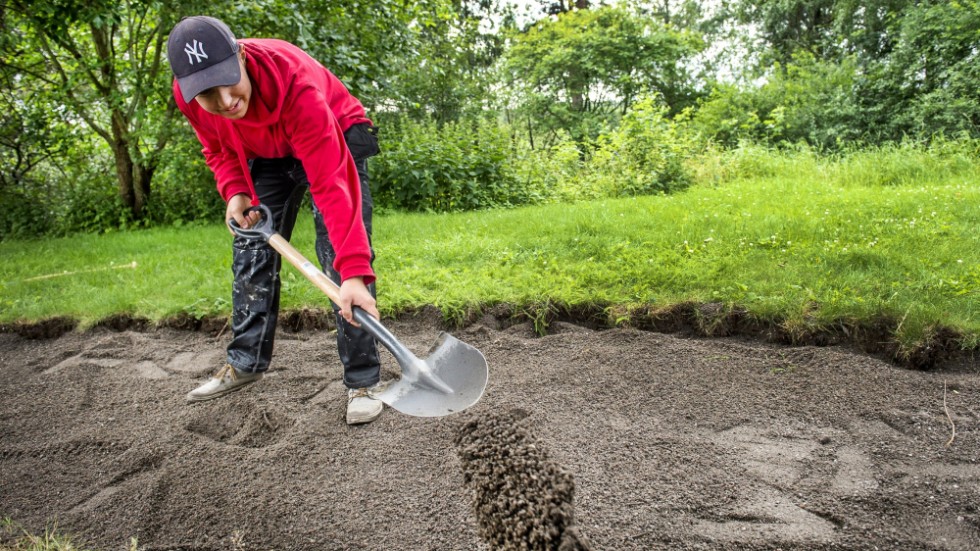 Sätt inte upp hinder för de kommunala sommarjobben för ungdomar.