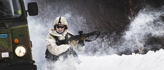 Krutrök när K4:s jägarsoldater vinterövar och skjuter skarpt: "Jag ska försöka få dem ur den farliga situationen"
