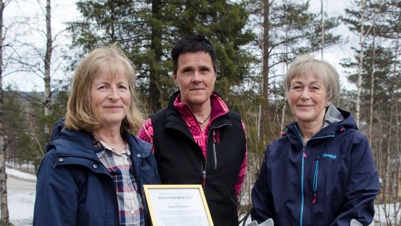 Denna tid för fem år sedan prisades Vivi Eriksson, Maj Aspebo och Anita Feldenius för sitt arbete med skogen i Koskullskulle. Kampen för att stoppa avvverkningar i Rävdalen har pågått sedan 2015. Nu i april gick de i mål, som vinnare. "Jag grinade och skrattade om vartannat!" berättar Maj Aspebo.