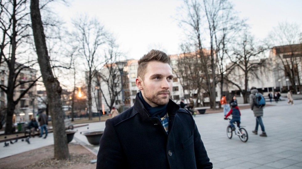 Lukas på Vincas Kudirka-torget i centrala Vilnius, Litauen.