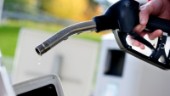 Högre bensinpris äter upp skattesänkning