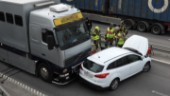 Lastbil och personbil i kollision på Söderleden