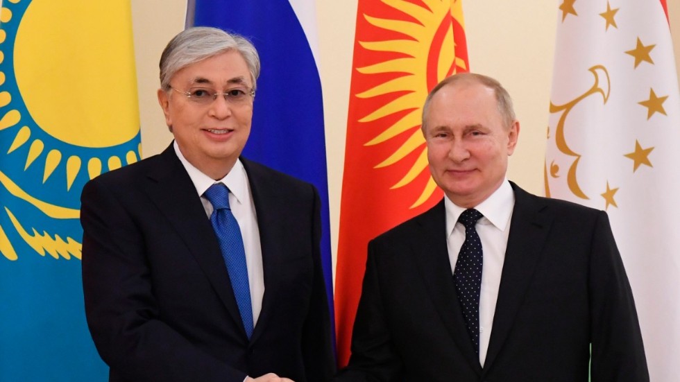 Kazakstans auktoritäre ledare Kasym-Zjomart Tokajev får hjälp av Rysslands Vladimir Putin för att hålla sig vid makten ett tag till.