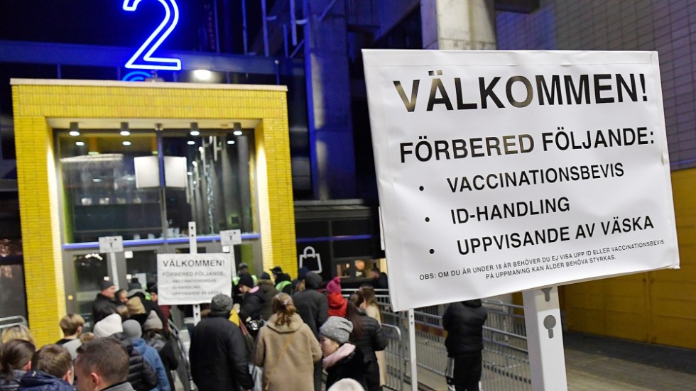 Vaccinationsbevisen är ett hot mot det fria samhället och de mänskliga rättigheterna, menar skribenten.