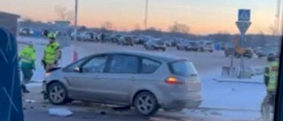 Fyra drabbade när bilar krockade på Tornby – förare fick böta 