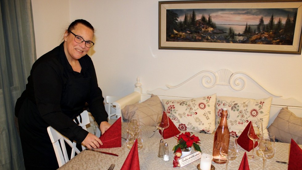 Annika Stagård arrangerar julaftonsbrunch på sin restaurang. "Vi kokar gröt och äter skinksmörgås. Sedan kanske gitarren kommer fram eller så sitter vi bara och umgås", säger hon.