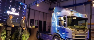 64 tons ellastbil levererad till Piteåföretag – vd:n stolt över produkten: "Först i världen"