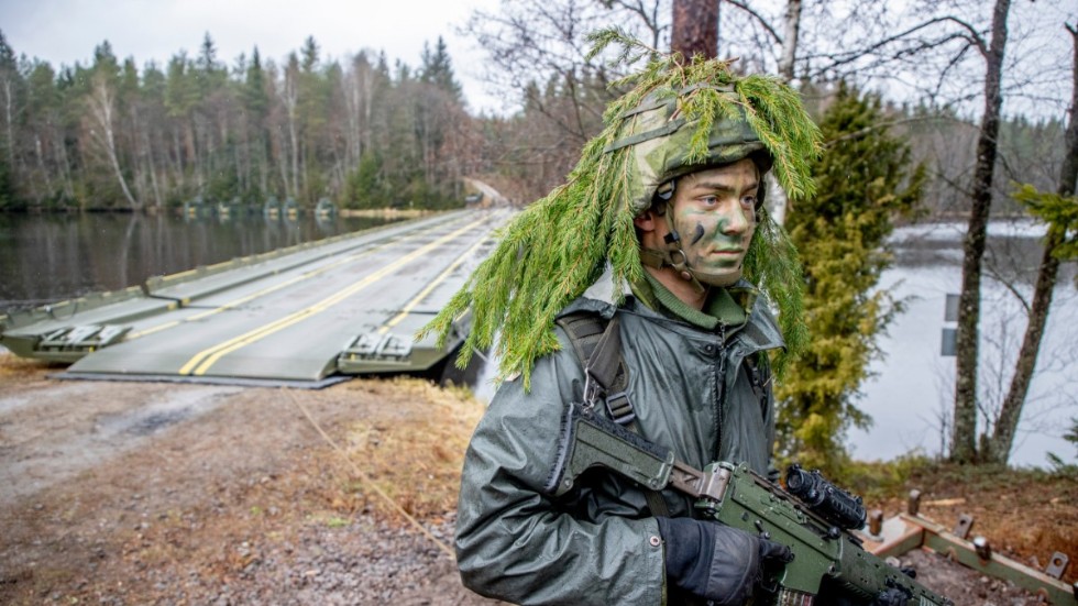 
Liberalerna lägger fram förslaget att Sverige ska använda 2 procent av BNP till försvaret redan 2024. "Risken för krig i Sverige har ökat. Det finns inte utrymme för naivitet eller neutralitet", skriver Johanna Wyckman, länsordförande för Liberalerna.