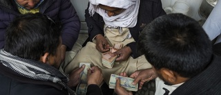 Kvinnor stöttade av talibanerna kräver pengar