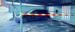 Brand i carport på Degerbyn – personbil fattade eld • Flera fordon rökskadade