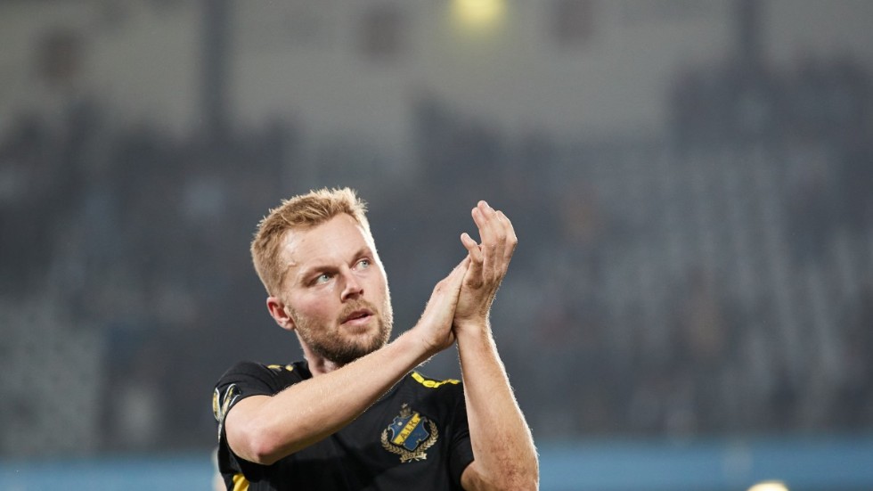 Sebastian Larsson landslagsspel har stärkt AIK:s ekonomi. Arkivbild.