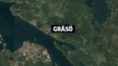 Efter att båt sjönk utanför Gräsö – så samlar brandförsvaret in läckage 
