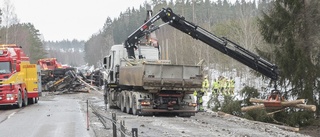 Vajerräcket behövde lagas efter timmerbilsolyckan