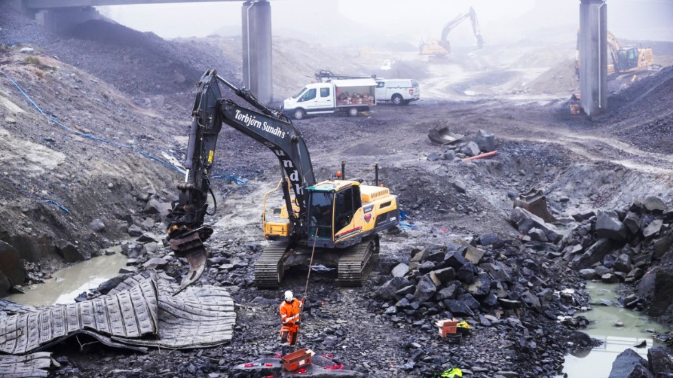 ”I detta perspektiv är det lättare att förstå att investeringar i de fyra projekten Norrbotniabanan, Malmbanan, dubbelspår mellan Boden och Luleå måste genomföras både omgående och parallellt.”