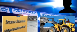 Rammade polisbilar med stulen traktor – valde att tiga i rätten