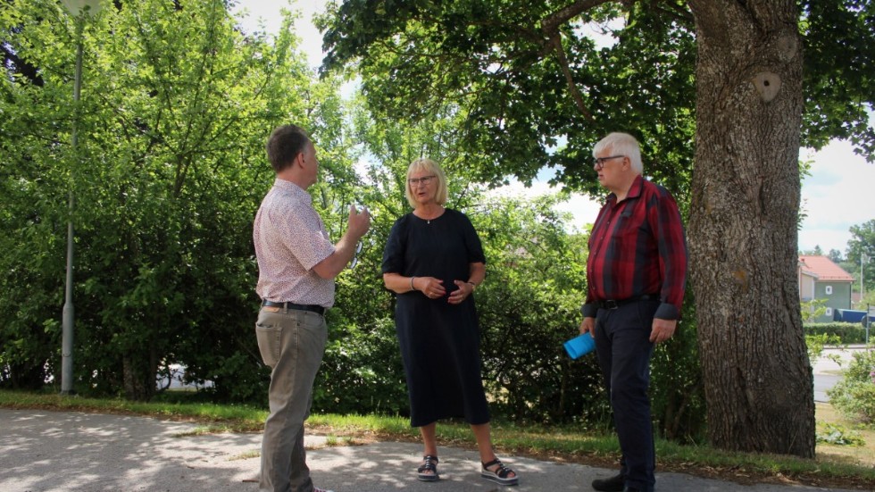 Conny Forsberg (S), Lena Micko (S) och Torbjörn Mellgren (S) var under torsdagen i Kisa för att presentera ett nytt, socialdemokratiskt vallöfte. 
