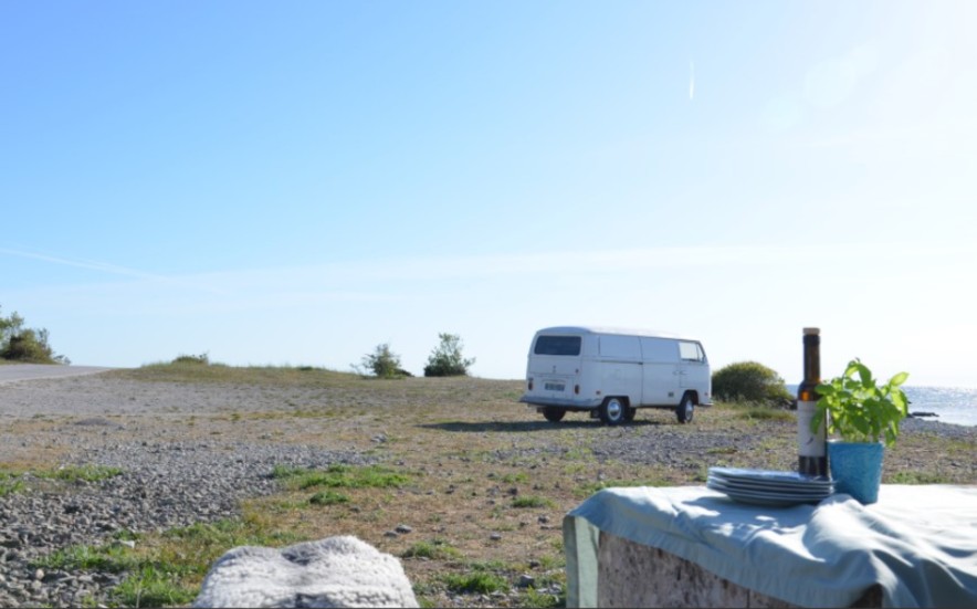 Att upptäcka Gotland med husvagn eller husbil kan göras på många sätt.