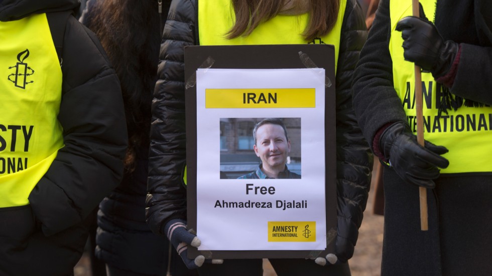 Demonstration utanför Irans ambassad i Stockholm till stöd för för den fängslade KI-forskaren Ahmedreza Djalali. Arkivbild.
