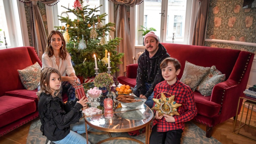 Gizem Erdogan, David Sundin, Paloma Grandin och Axel Adelöw spelar huvudrollerna i julkalendern "En hederlig jul med Knyckertz".
