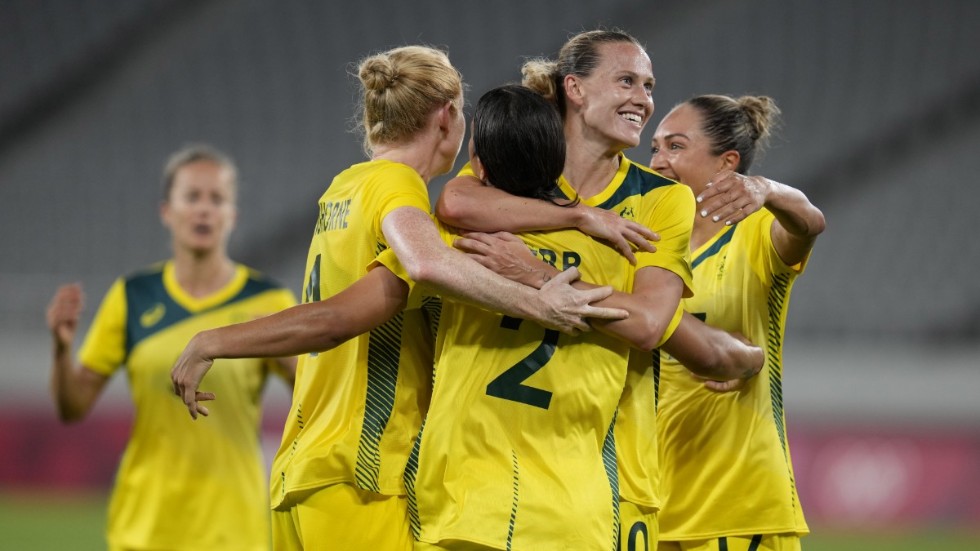 Australiskorna jublar efter Sam Kerrs 2–0-mål mot Nya Zeeland.