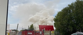 Efter brand i sopberg – ny brand med rökutveckling