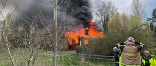 Villan var helt övertänd när räddningstjänsten kom fram – fick brinna ned
