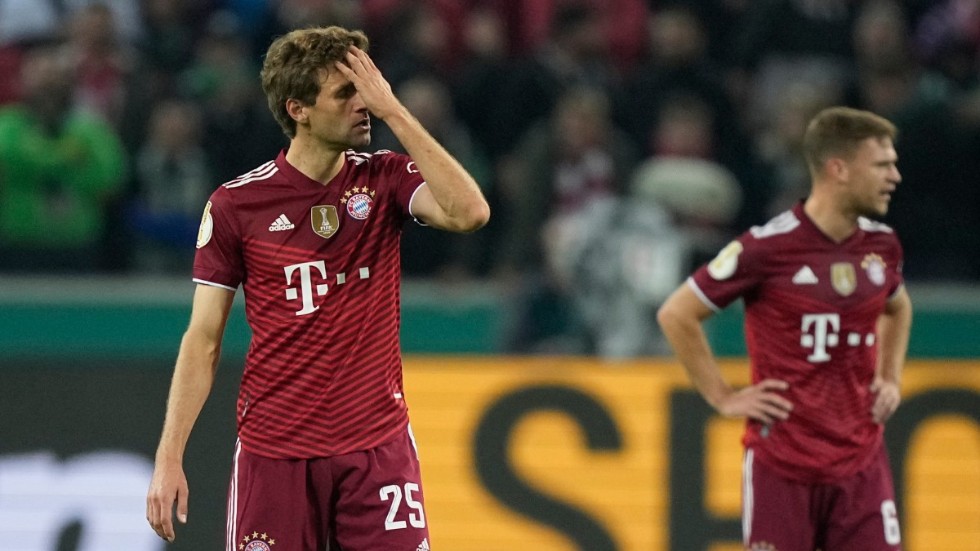 Bayern Münchens Thomas Müller reagerar efter det att Borussia Mönchengladbach satt 3–0.