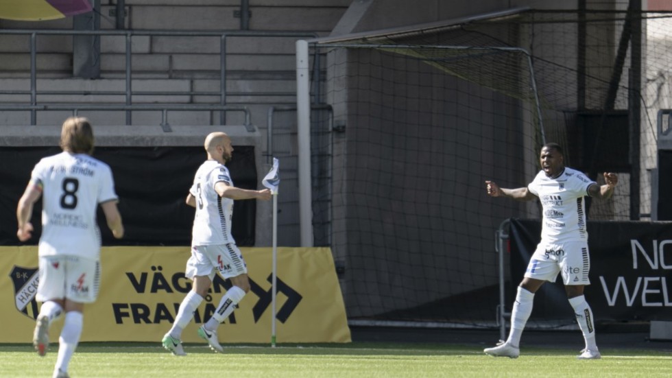 Christian Kouakou jublar efter 1–0-målet för Sirius i 2–1-segern mot Häcken.