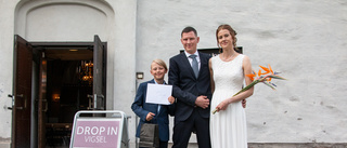 Smittsäkra drop-in-bröllop anordnades i Öjeby kyrka