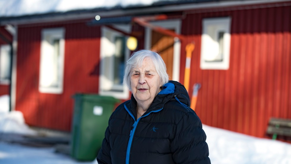 Britt-Marie Holmberg är en bland flera i byn som lägger ner ideellt arbete i föreningen Murjeks Bad och Tvätt. Hon har varit kassör i föreningen i hela 39 år.