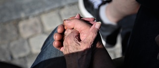 97-årig kvinna kan inte ta hand om sig själv – nu vädjar hennes barn om hjälp: "Vi har aldrig fått ett rakt svar"