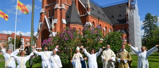 Nya diakoner och präster välkomnades: "Att finnas och kunna hjälpa har varit med mig länge"