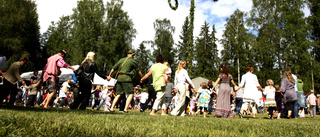 Ringdans och fiskdamm – här firar vi midsommar i Strängnäs