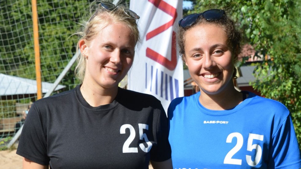 Karin Eldh och Nathalie Arvidsson vann Linköpingsmästerskapen i beachvolleyboll.
