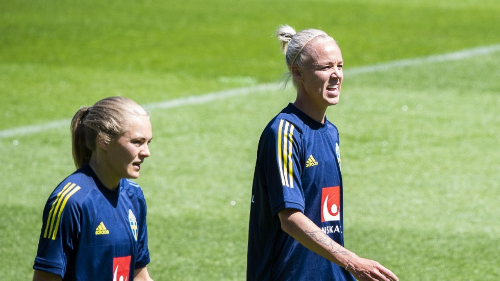 Magdalena Eriksson och Caroline Seger under måndagens träning på Guldfågeln arena i Kalmar, inför tisdagens landskamp mot Australien.