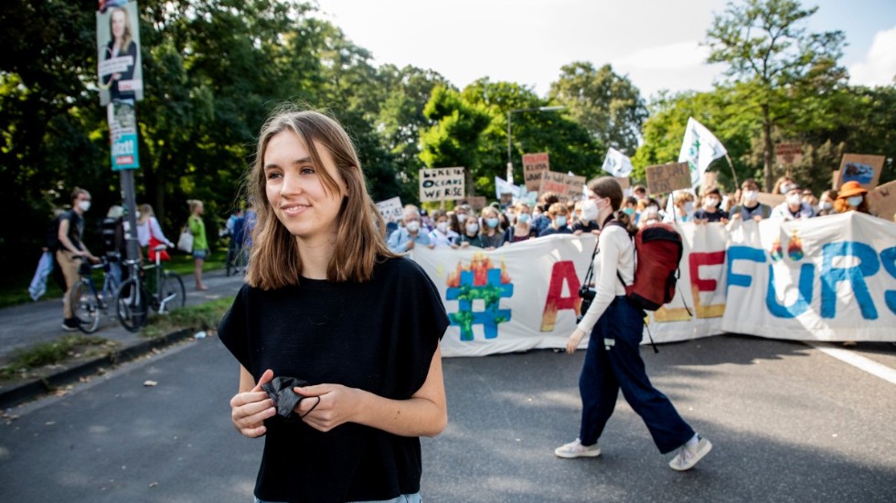 Pauline Brünger, talesperson och aktivist när skolstrejkande tågar för Fridays for Future i Köln på fredagen.